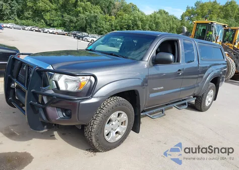 2015 Toyota Tacoma Base V6 z USA, uszkodzony, nr VIN 5TFUU4EN8FX146499